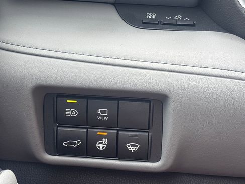 Used 2021 Toyota Highlander Limited AWD/4WD image 25
