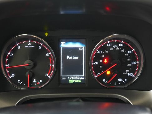 Used 2018 Toyota RAV4 SE w/ Advanced Technology Package AWD/4WD image 22