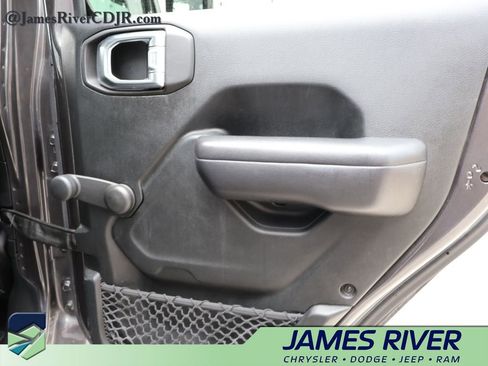 Used 2018 Jeep Wrangler Unlimited Sport AWD/4WD image 11