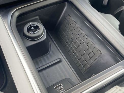 New 2025 Ford Expedition Max Platinum w/ Driver's Package image 12