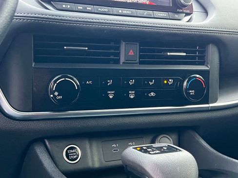 Used 2023 Nissan Rogue S image 75