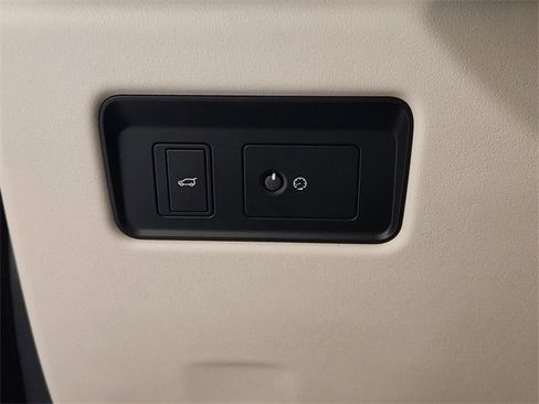 Used 2023 Jaguar F-PACE SVR image 22