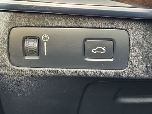 Used 2016 Volvo XC90 T6 Momentum image 21