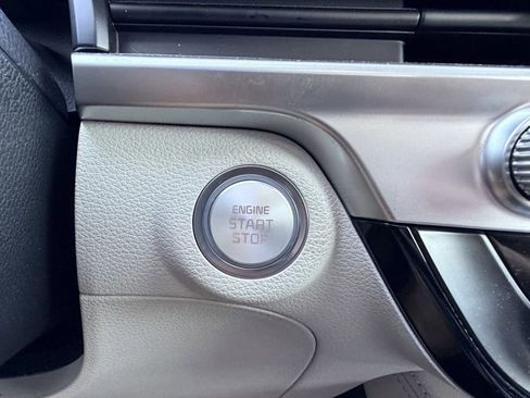 Used 2024 Kia Telluride EX w/ EX Captain's Chair Package image 30