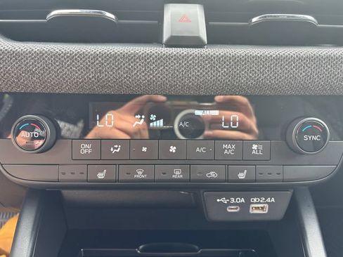 Certified 2026 Subaru Outback Limited AWD/4WD image 35