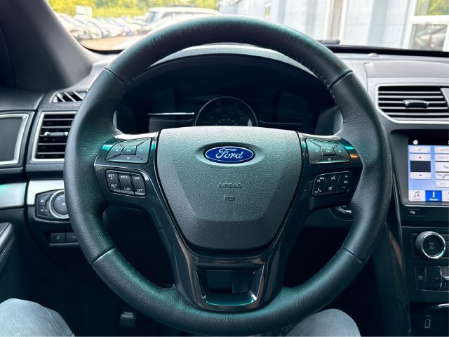 Used 2017 Ford Explorer XLT w/ Equipment Group 202A AWD/4WD image 19