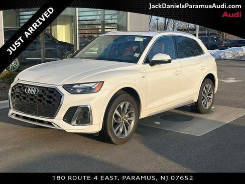 Used 2023 Audi Q5 2.0T Premium w/ Convenience Package image 1