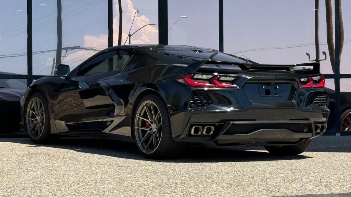 Used 2023 Chevrolet Corvette Stingray Preferred Cpe w/ Z51 Performance Package RWD image 5