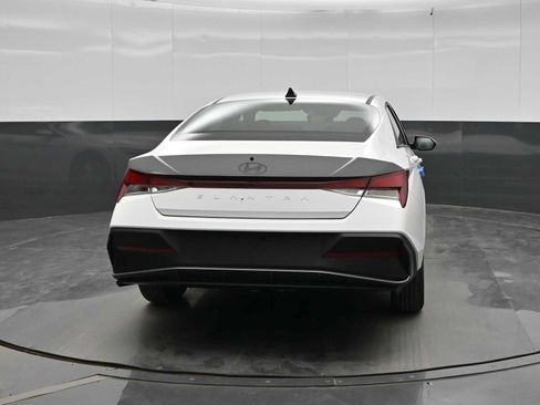 New 2026 Hyundai Elantra SE FWD image 6