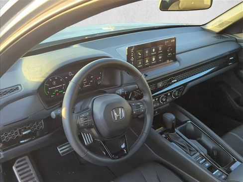 Used 2025 Honda Accord Sport image 9