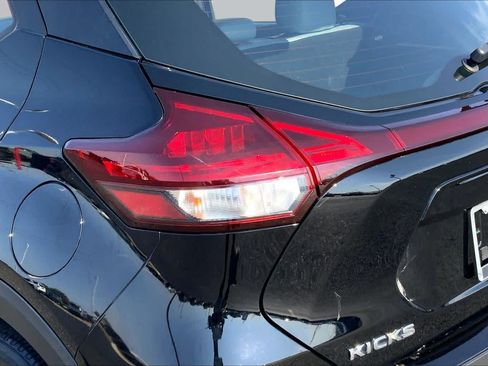 Used 2023 Nissan Kicks SR w/ SR Premium Package FWD image 29