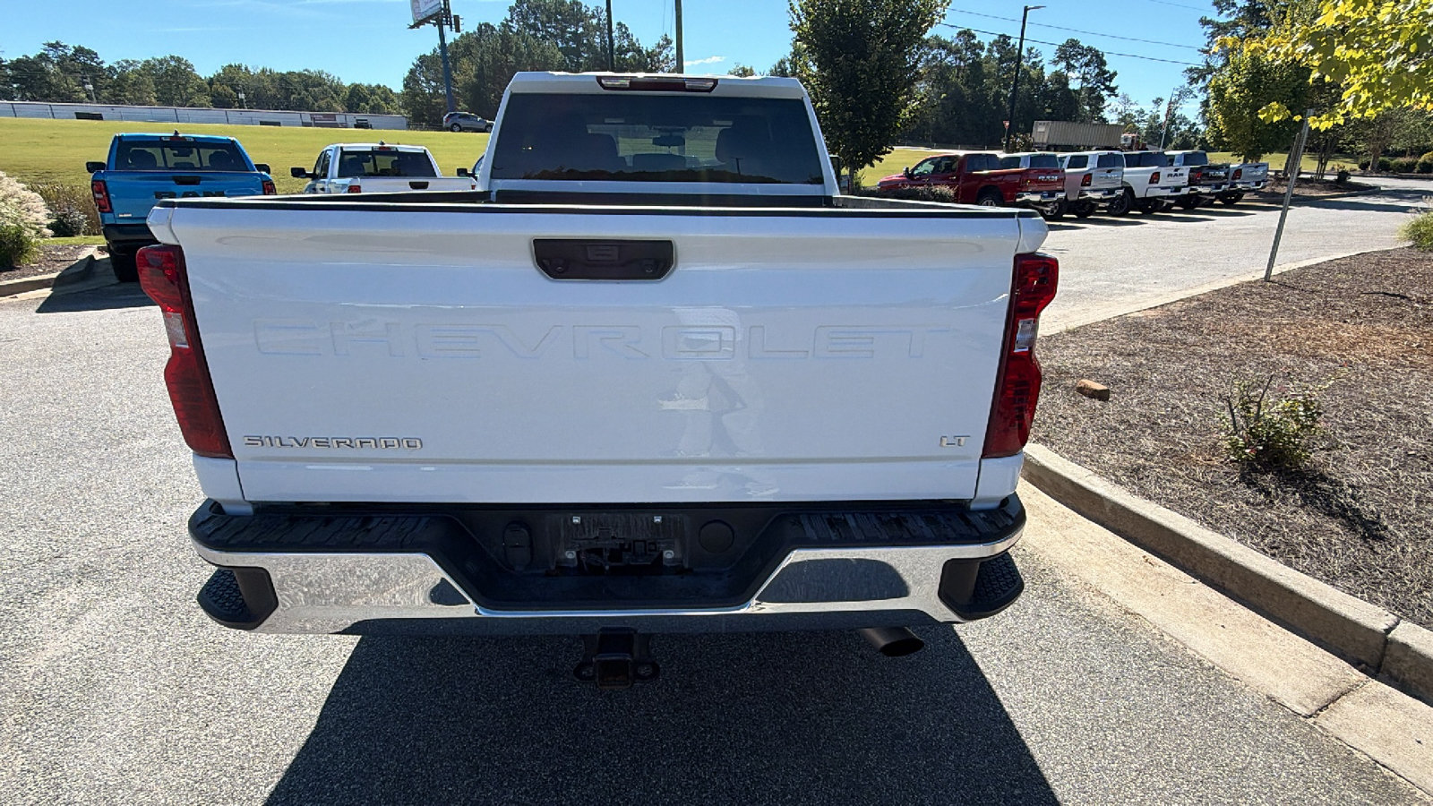 Used 2025 Chevrolet Silverado 2500 LT w/ Convenience Package AWD/4WD image 9
