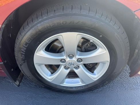 Used 2015 Toyota Sienna LE image 21