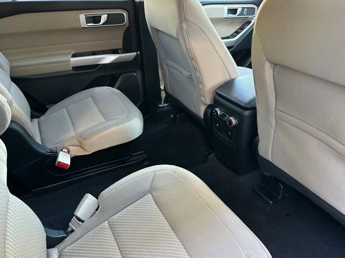 Used 2022 Ford Explorer XLT image 29