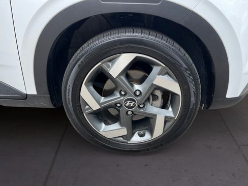 Used 2024 Hyundai Venue SEL image 17