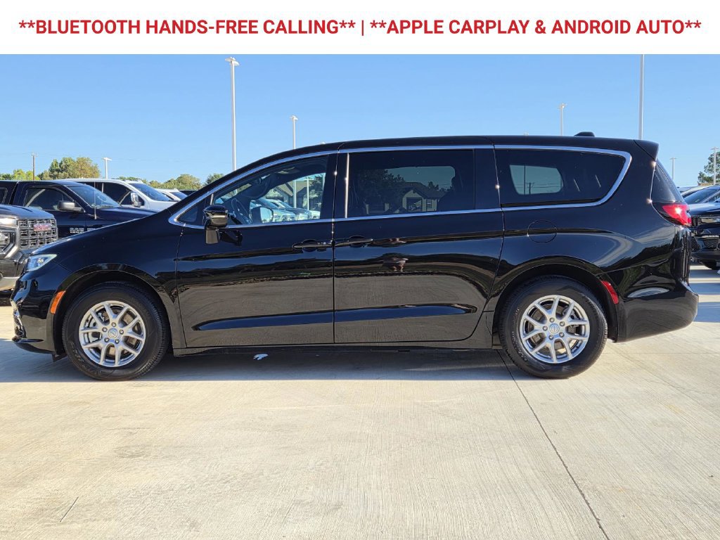 Used 2025 Chrysler Pacifica Select FWD image 5