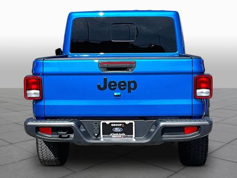 Used 2025 Jeep Gladiator Sport AWD/4WD image 5