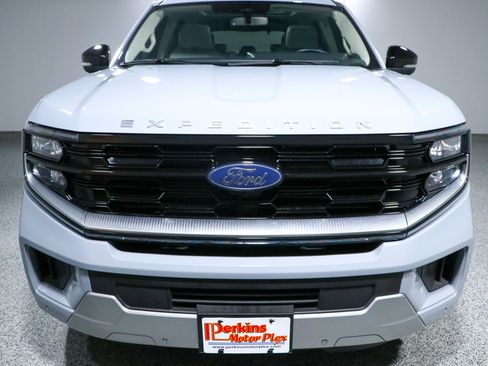 Used 2025 Ford Expedition Platinum AWD/4WD image 4
