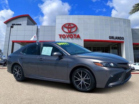 Certified 2023 Toyota Camry SE image 1