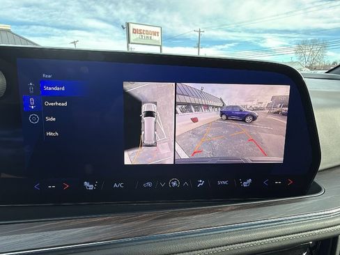 Used 2025 Chevrolet Suburban Z71 image 27