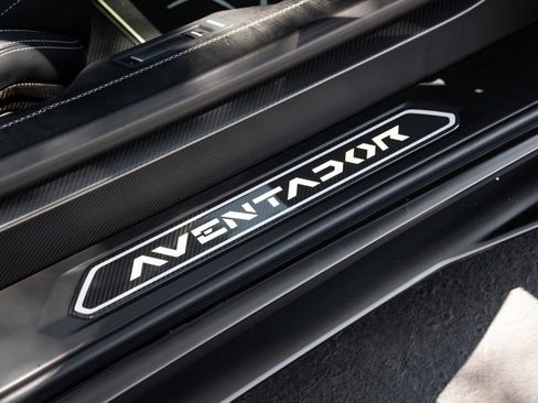 Used 2020 Lamborghini Aventador SVJ AWD/4WD image 74