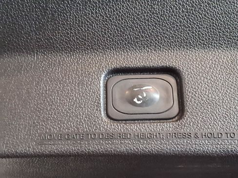Used 2016 Ford Explorer XLT w/ Equipment Group 202A AWD/4WD image 8