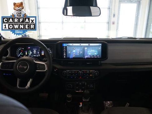 Used 2025 Jeep Wrangler Unlimited Sahara AWD/4WD image 28