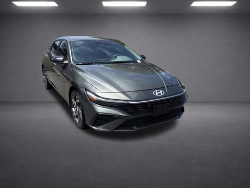 Used 2025 Hyundai Elantra Sport FWD image 11
