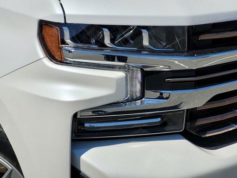 Used 2022 Chevrolet Silverado 1500 High Country w/ Safety Package II AWD/4WD image 11