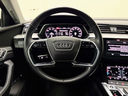 Used 2022 Audi e-tron Premium w/ Convenience Plus Package image 19