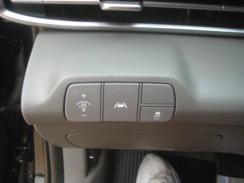 Used 2023 Hyundai Elantra SEL w/ Convenience Package FWD image 16