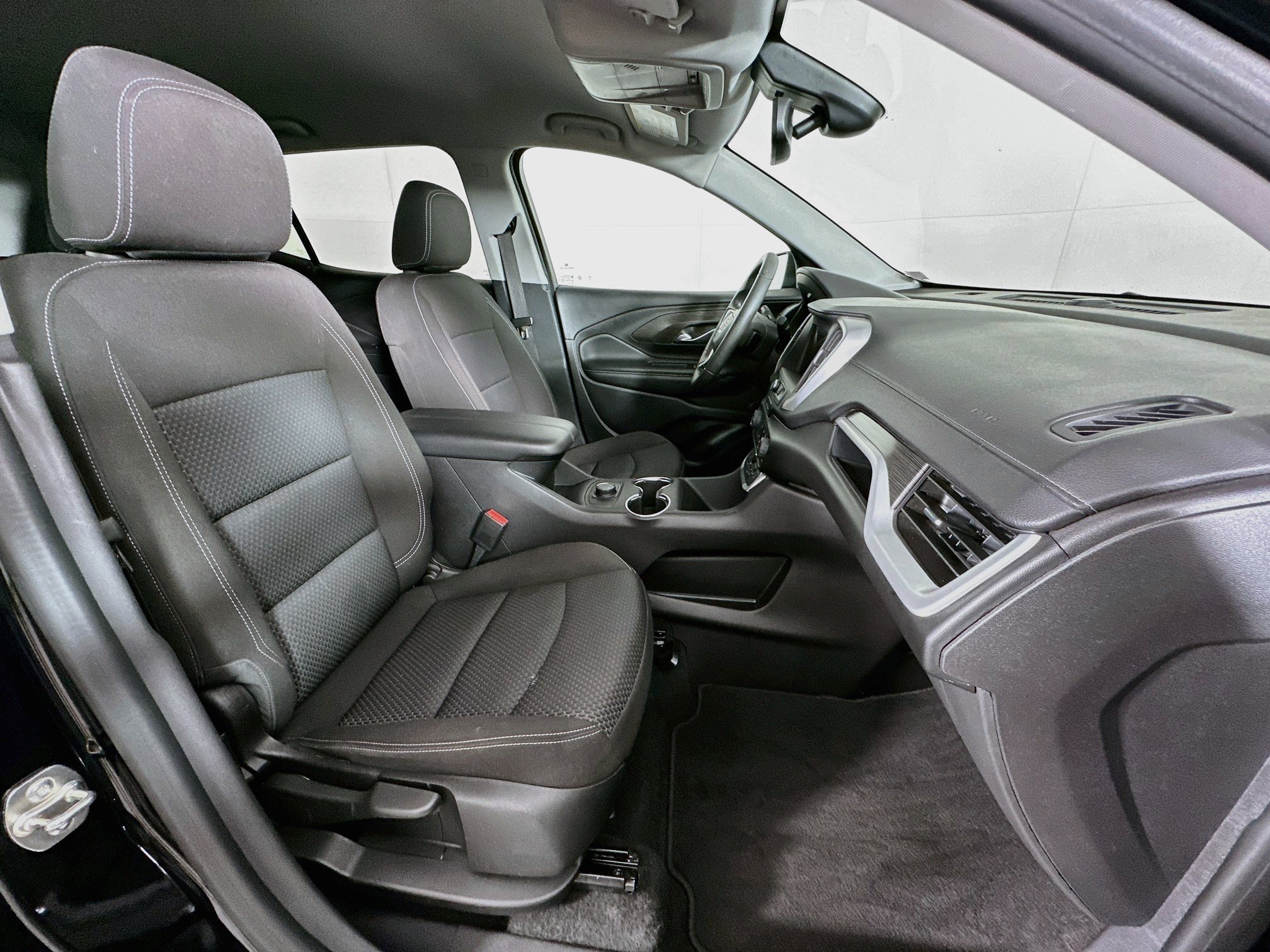 Used 2024 GMC Terrain SLE AWD/4WD image 28