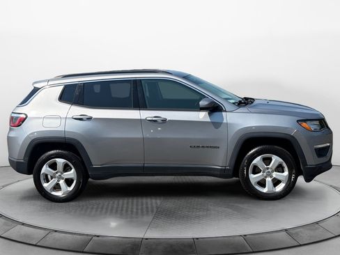 Used 2018 Jeep Compass Latitude w/ Cold Weather Group AWD/4WD image 8