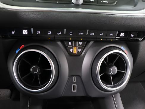 Used 2025 Chevrolet Blazer LT AWD/4WD image 10
