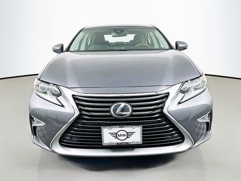 Used 2017 Lexus ES 350 w/ Luxury Package FWD image 2