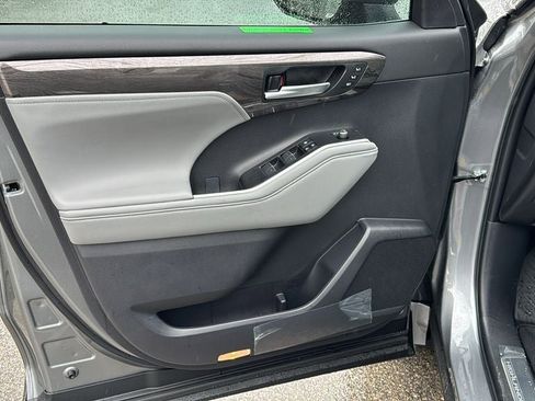 New 2026 Toyota Highlander Limited AWD/4WD image 13