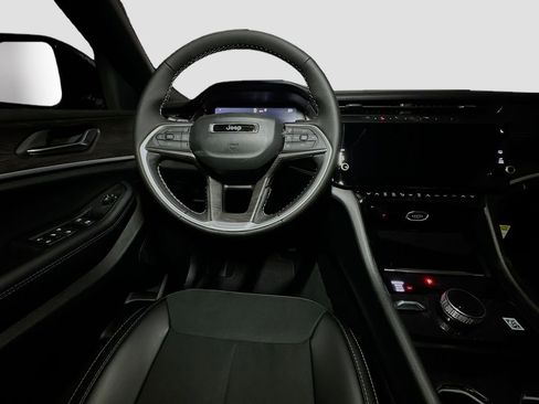 New 2026 Jeep Grand Cherokee Altitude AWD/4WD image 28
