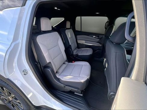 New 2026 Chevrolet Traverse LT w/ Sun and Wheel Package image 9