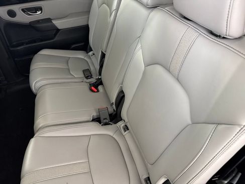 Used 2025 Honda Pilot EX-L image 32