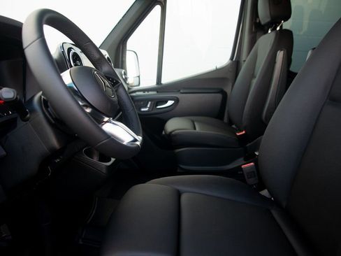 Used 2025 Mercedes-Benz Sprinter 2500 image 24