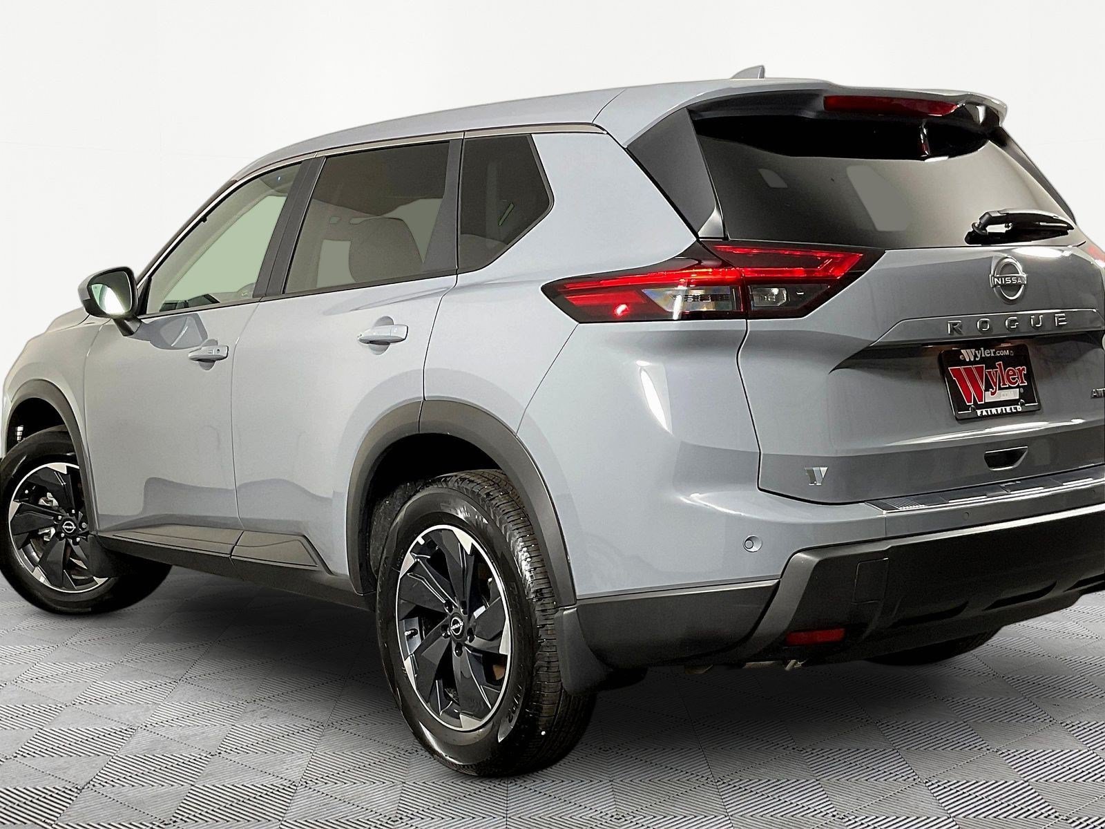 Used 2026 Nissan Rogue SV AWD/4WD image 4