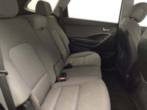 Used 2017 Hyundai Santa Fe SE image 19