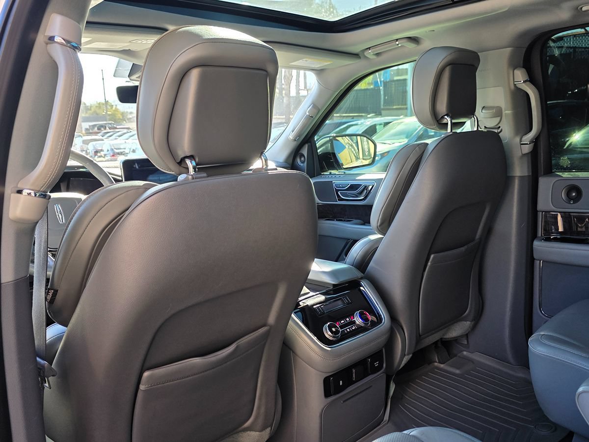 Used 2018 Lincoln Navigator L Select w/ Technology Package RWD image 28