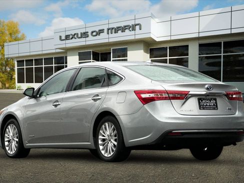 Used 2018 Toyota Avalon Limited image 3