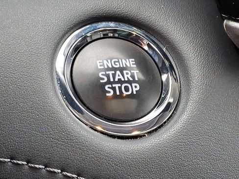 Used 2023 Toyota Highlander XLE image 29