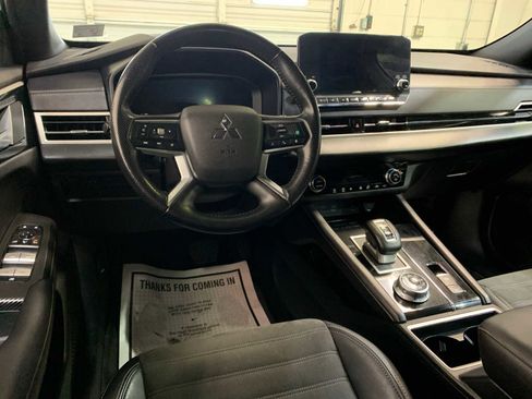 Used 2024 Mitsubishi Outlander SE Black Edition image 4