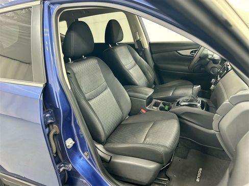 Used 2019 Nissan Rogue SV image 22
