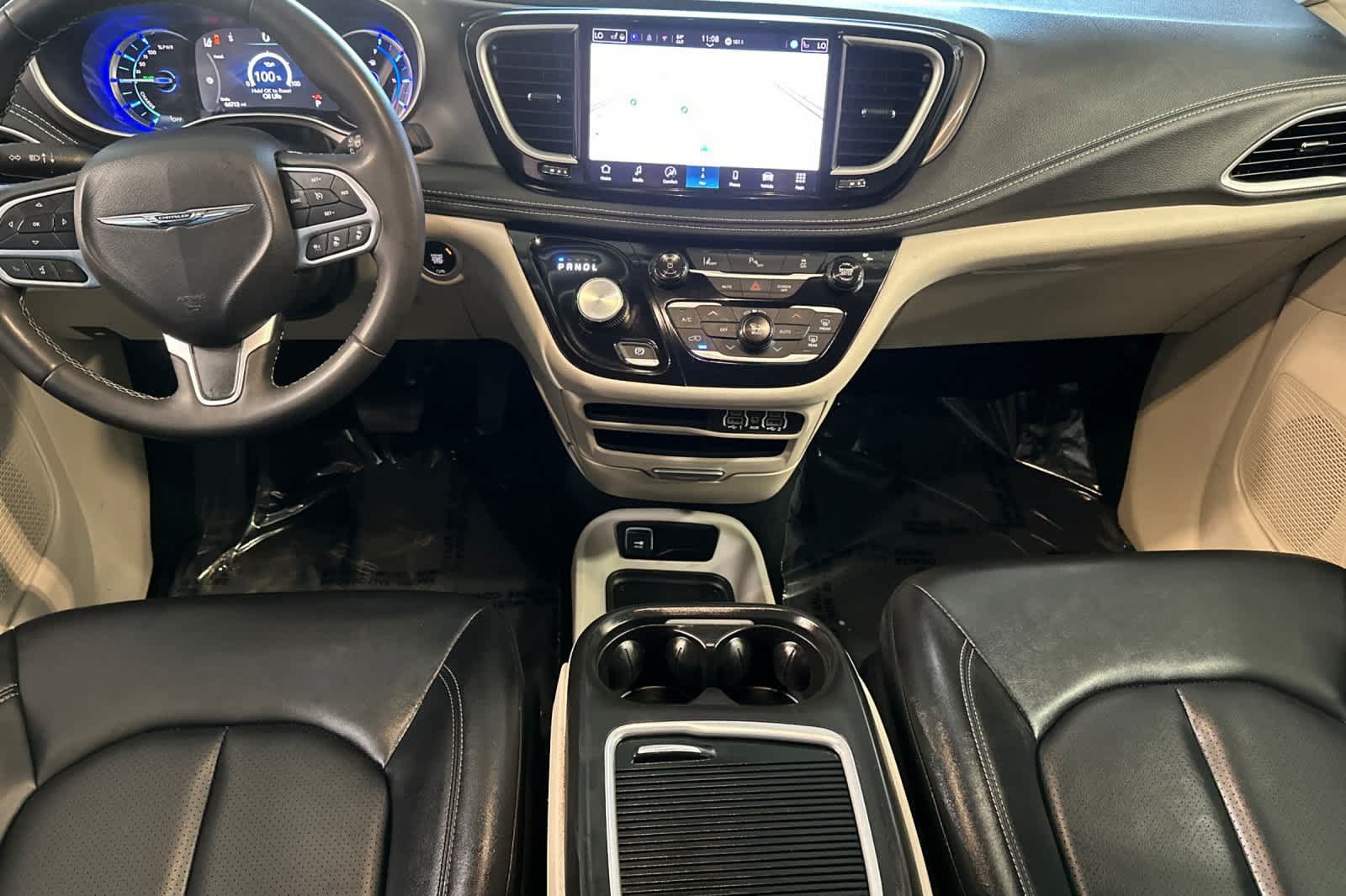 Used 2024 Chrysler Pacifica Limited FWD image 3