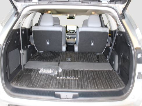Used 2024 Toyota Highlander Platinum image 28
