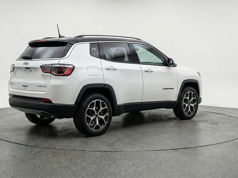 Used 2025 Jeep Compass Limited image 9